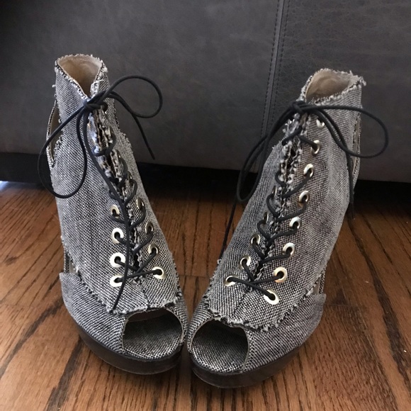 Stuart Weitzman Openshut Tweed Inca Linen Booties - Picture 2 of 5